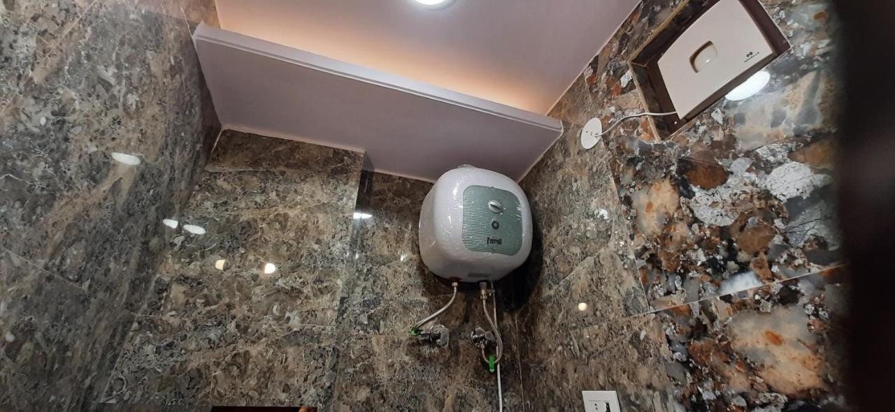 Aggarwal Luxury Room: Private Kitchen & Balcony in Lajpat Nagar New Delhi Exterior photo