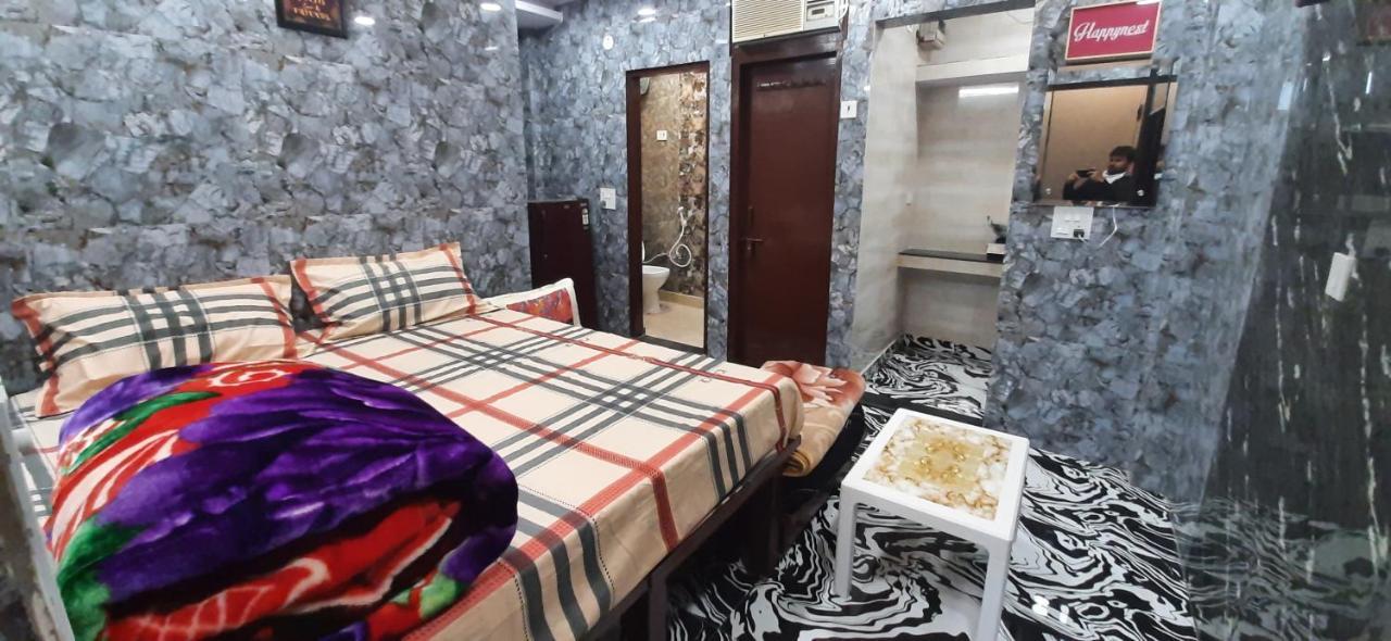 Aggarwal Luxury Room: Private Kitchen & Balcony in Lajpat Nagar New Delhi Exterior photo