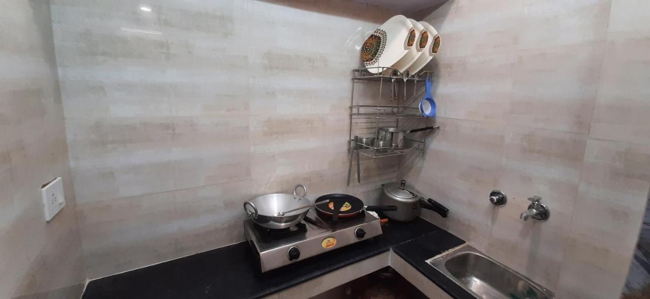 Aggarwal Luxury Room: Private Kitchen & Balcony in Lajpat Nagar New Delhi Exterior photo